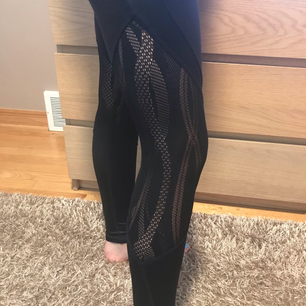 ALO women joga leggings size S like new
